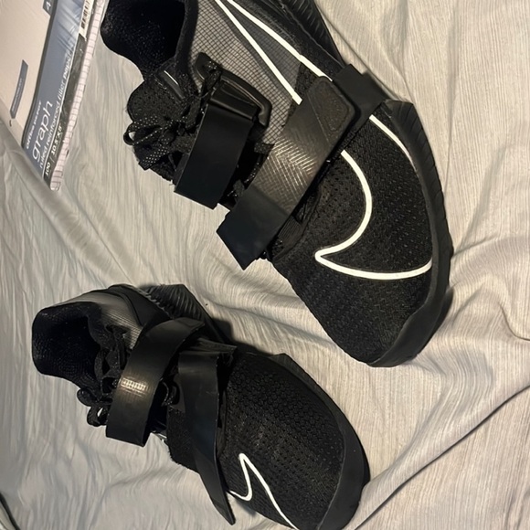 Nike romaleos, mens 9.5 black. GREAT CONDITION. Worn LESS THEN 3x - Picture 1 of 2